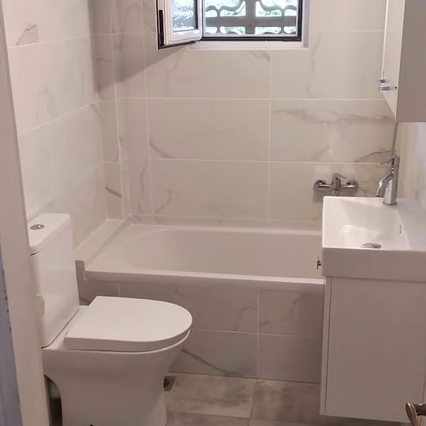 Ανακαίνιση μπάνιου σε οικία στην περιοχή της Νέας Ιωνίας